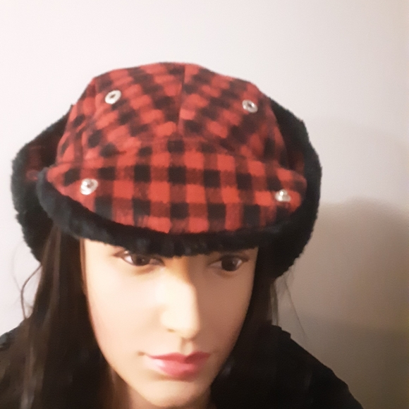 SOFT & WARM TRAPPER with FAUX FUR - Picture 6 of 7